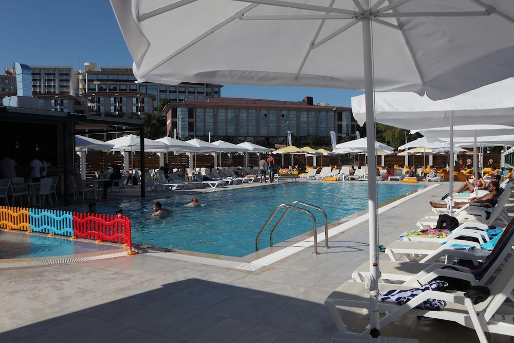 Ucar Royal Hotel Ve Konferans Salonu Шіле Екстер'єр фото